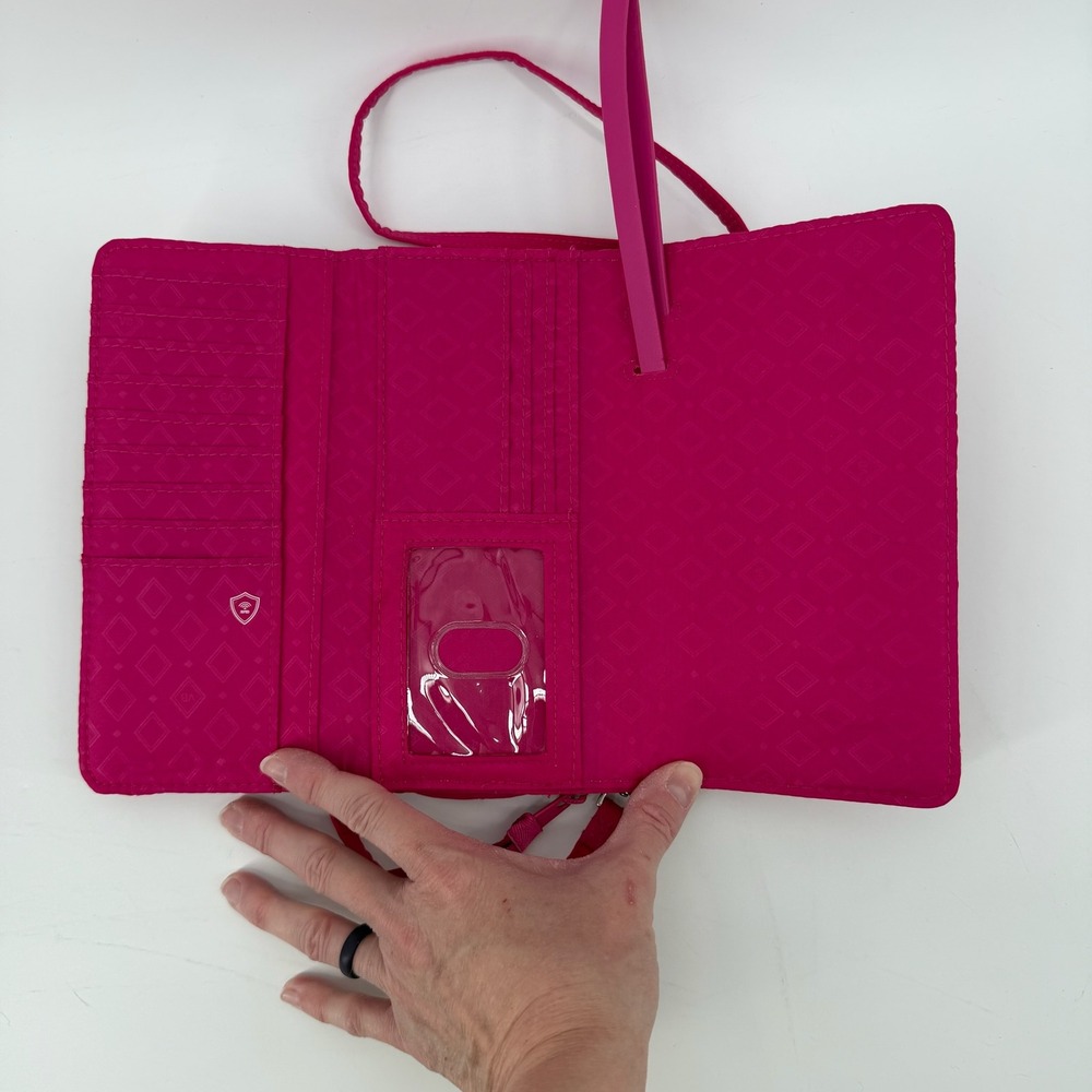 Vera Bradley All in One‎ Quilted Wallet Crossbody Bag Pink Zip Around Strap - Picture 4 of 7